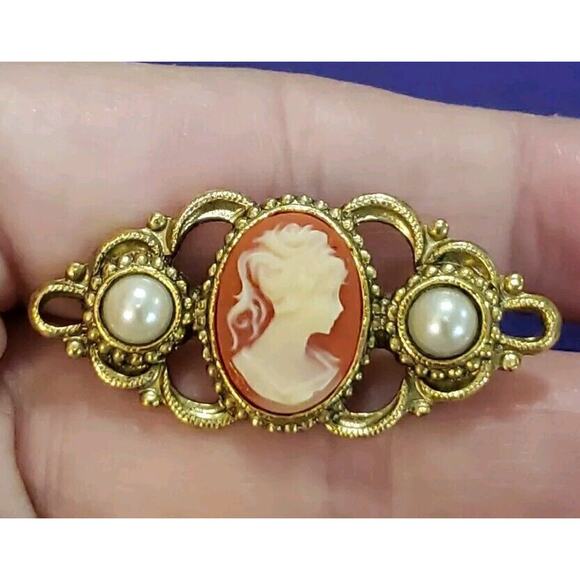 1928 Brand Vintage Style Cameo Brooch Pin Gold Tone Faux Pearls On Card - Picture 5 of 6